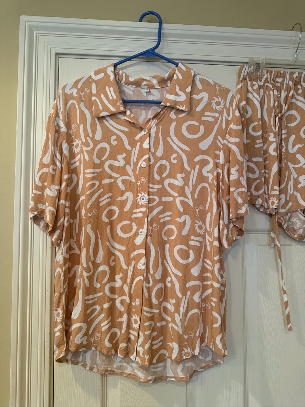 Peach & White Abstract Print Button-Up Shirt